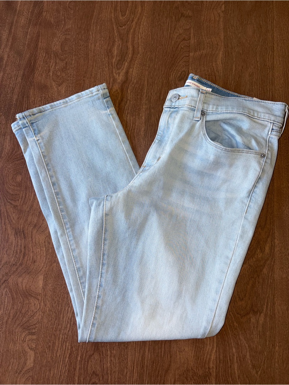 Light Wash Women's Jeans - Classic Straight Fit